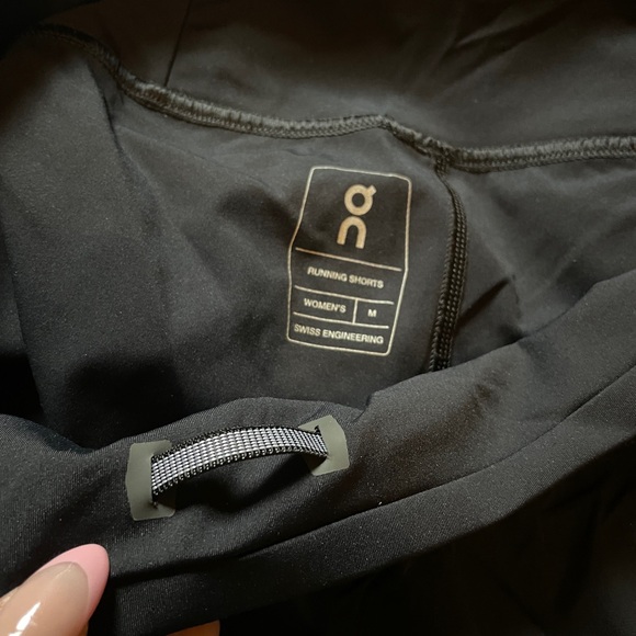 ON CLOUD running shorts - Picture 10 of 12